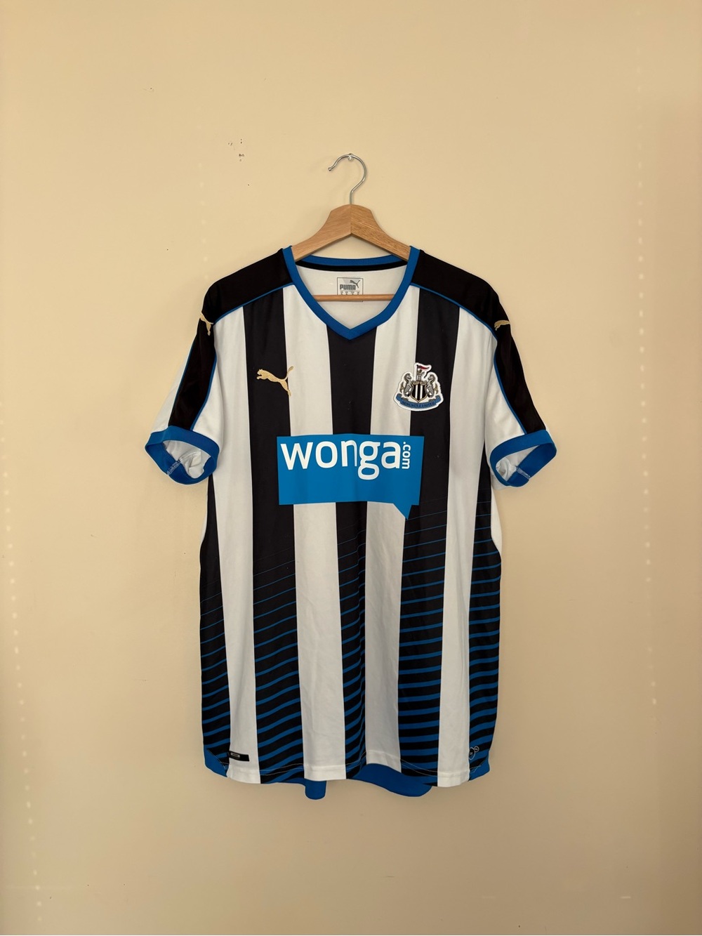 Newcastle United Jersey 15/16 puma home kit